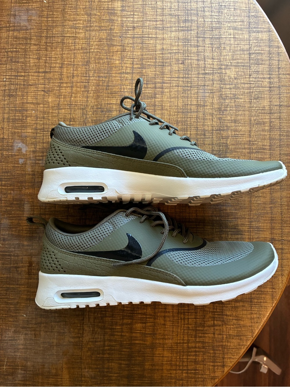 Nike Thea Women’s Sneakers